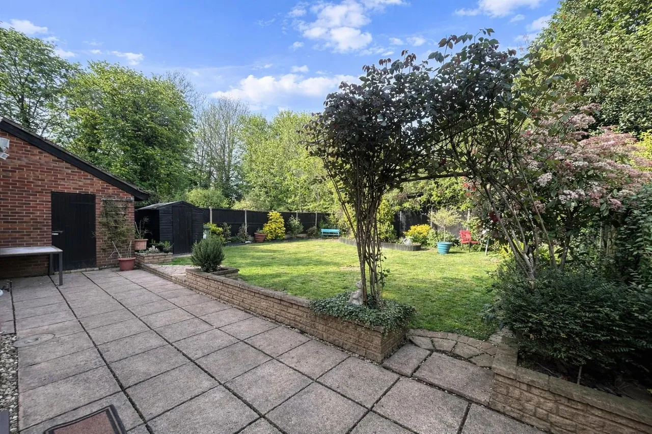 Kincardine Drive, Bletchley, photo 26