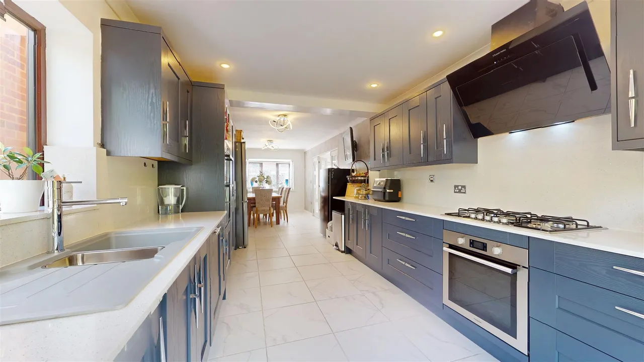Kincardine Drive, Bletchley, photo 9