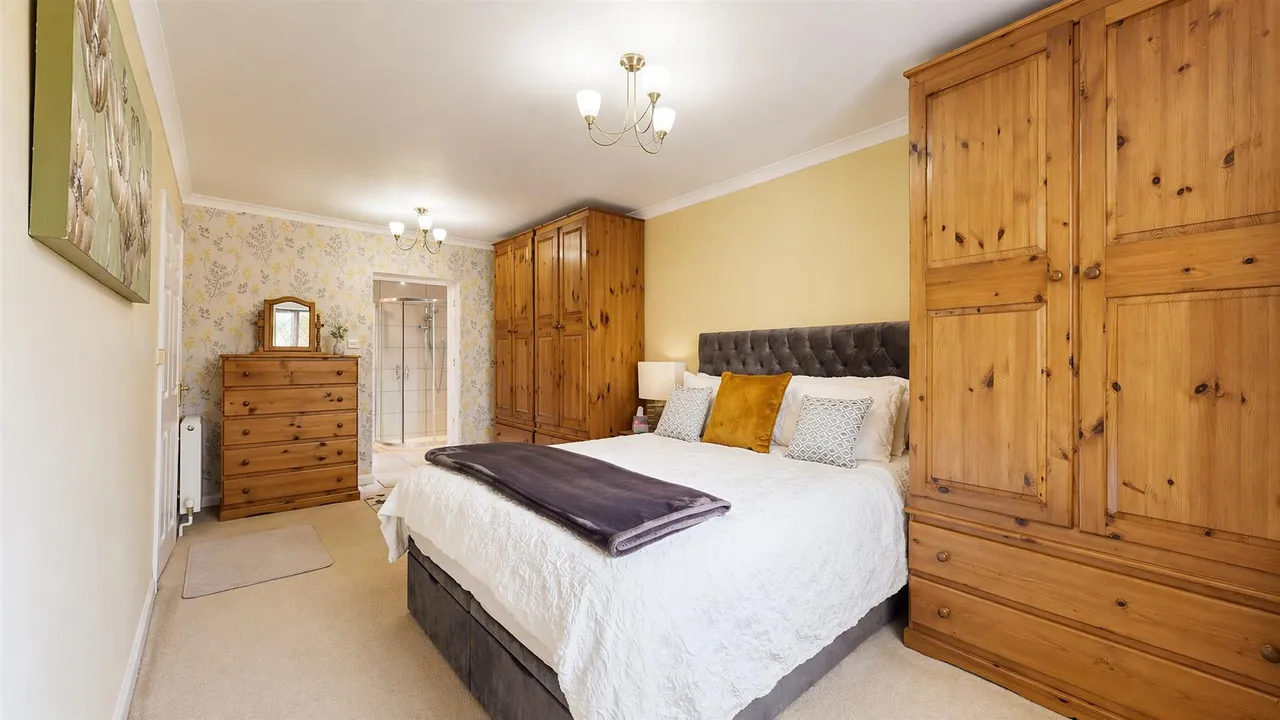 Kincardine Drive, Bletchley, photo 17