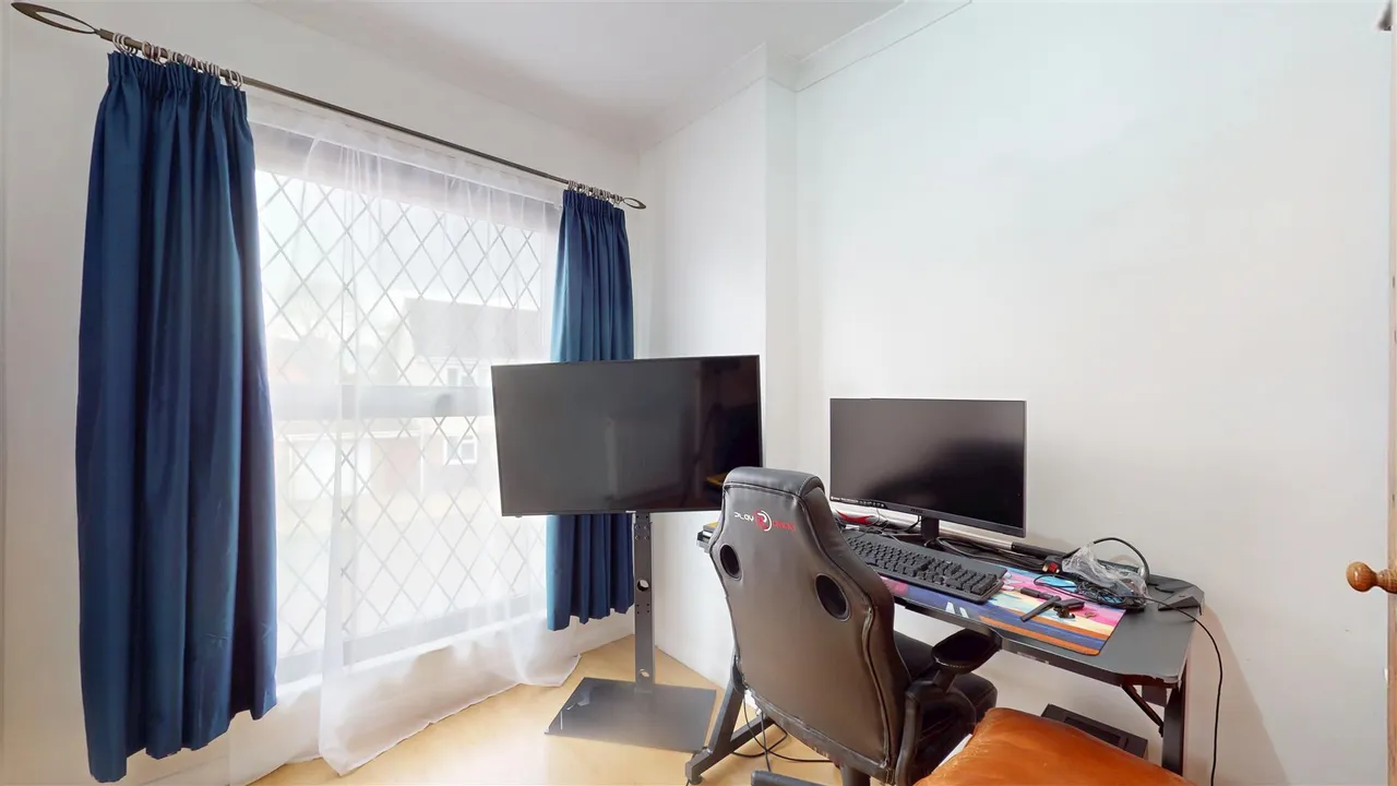 Kincardine Drive, Bletchley, photo 24