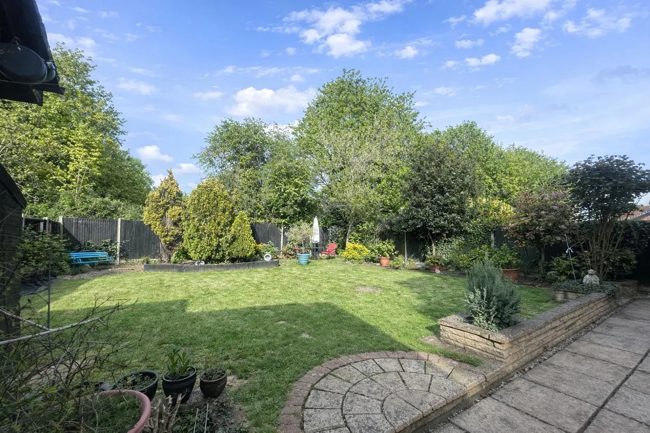 Kincardine Drive, Bletchley, photo 25