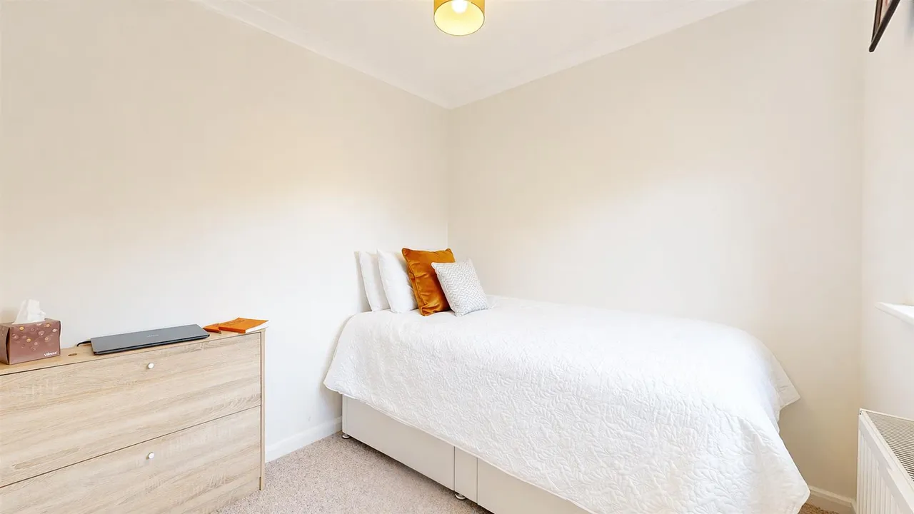 Kincardine Drive, Bletchley, photo 23