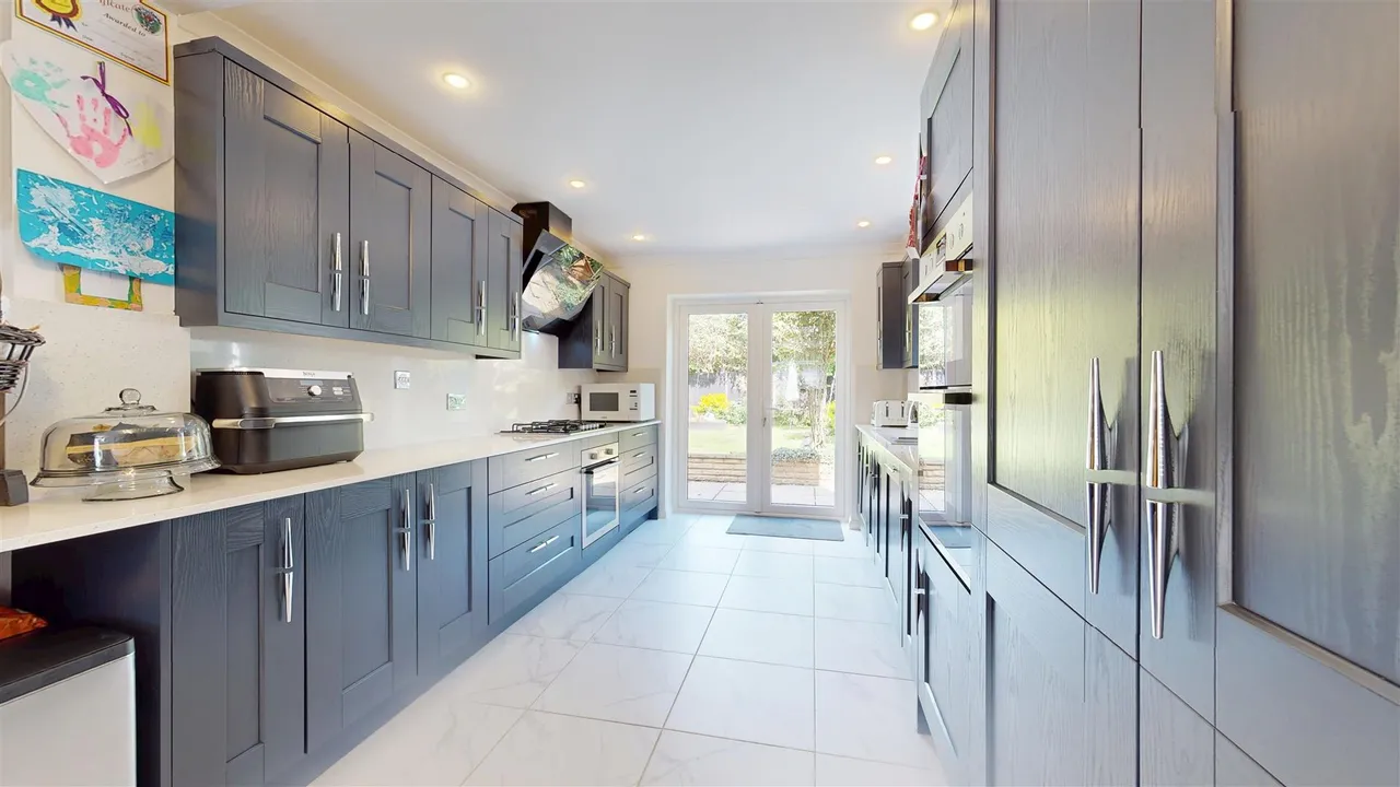 Kincardine Drive, Bletchley, photo 11