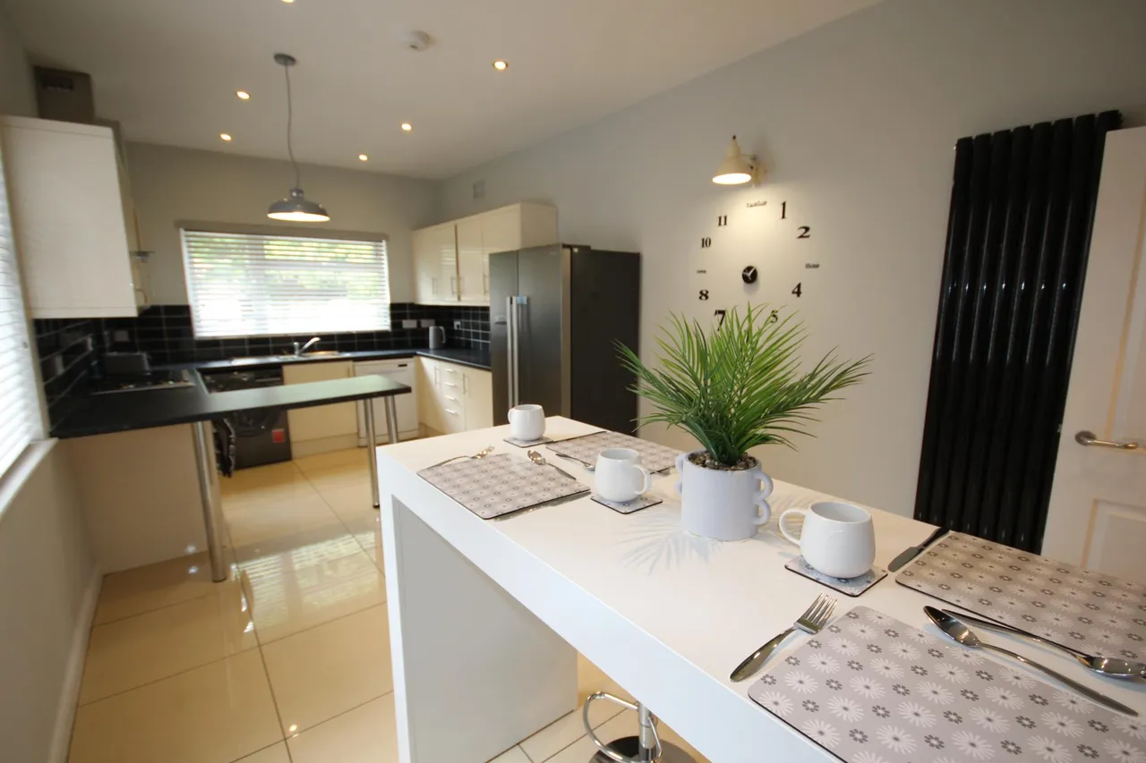 Belvedere Road, Burton upon Trent, DE13, photo 2