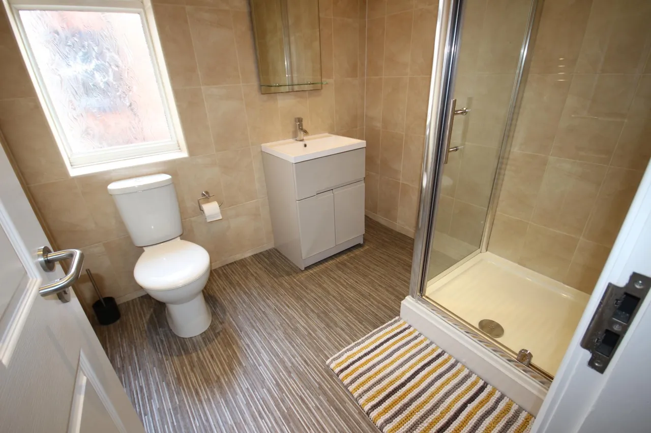 Belvedere Road, Burton upon Trent, DE13, photo 5
