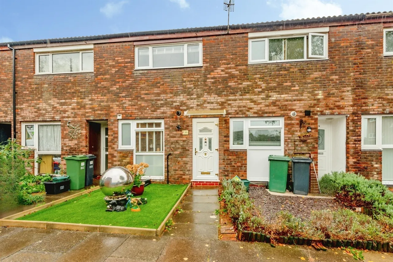 2 bed house for sale, Spencer Way, Redhill, RH1
