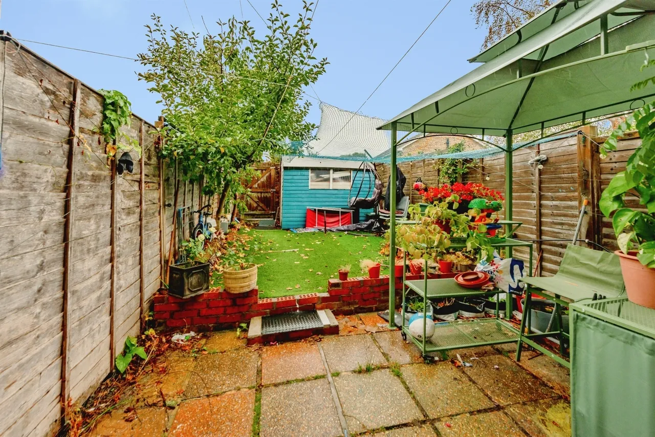Spencer Way, Redhill, RH1, photo 13