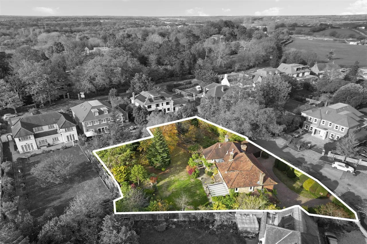 Highfield Drive, Ickenham, photo 30