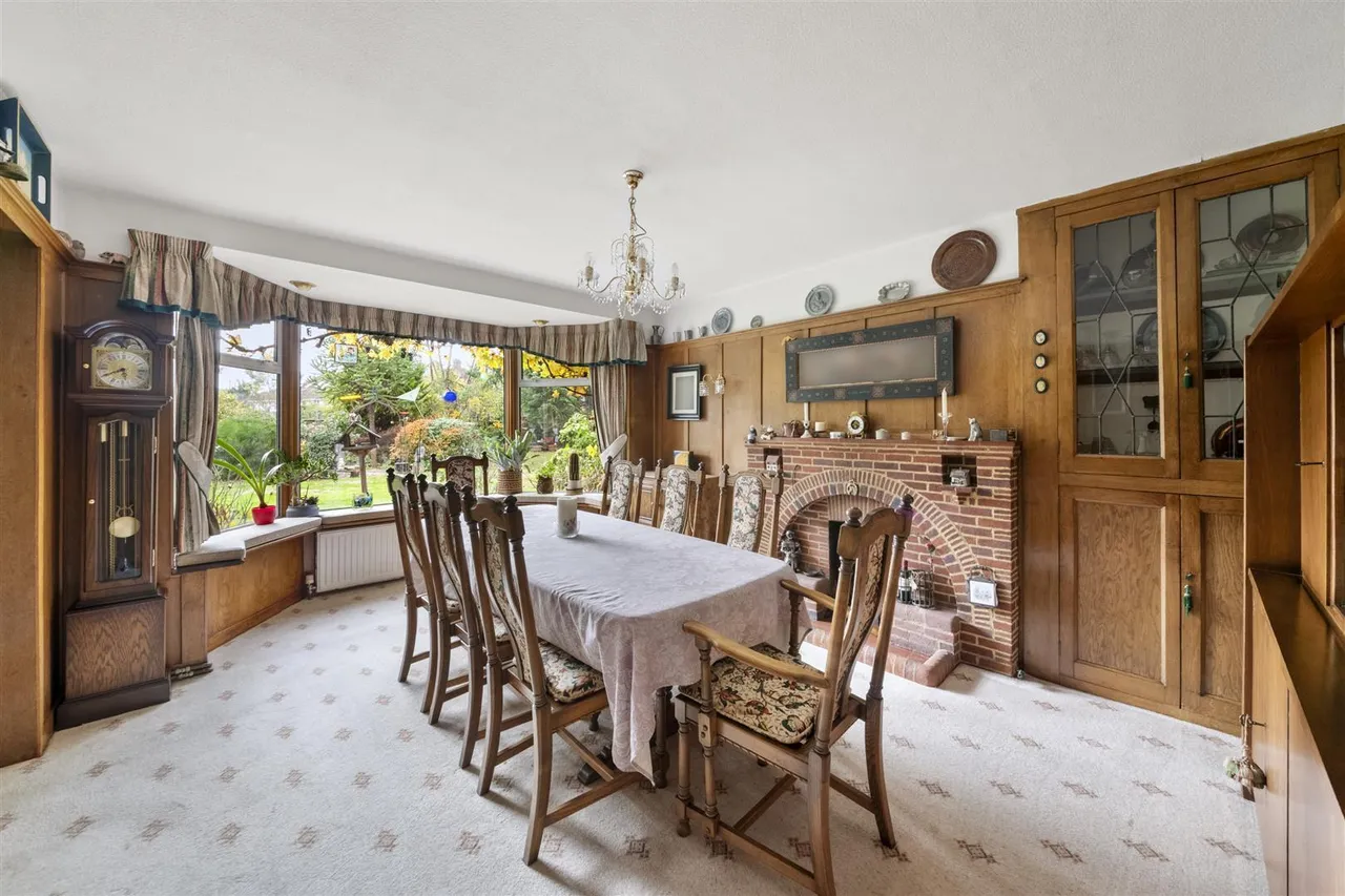 Highfield Drive, Ickenham, photo 12