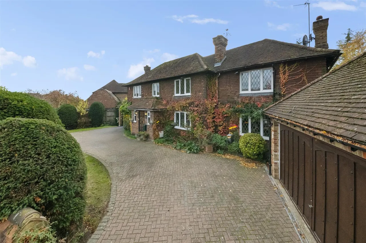 Highfield Drive, Ickenham, photo 9