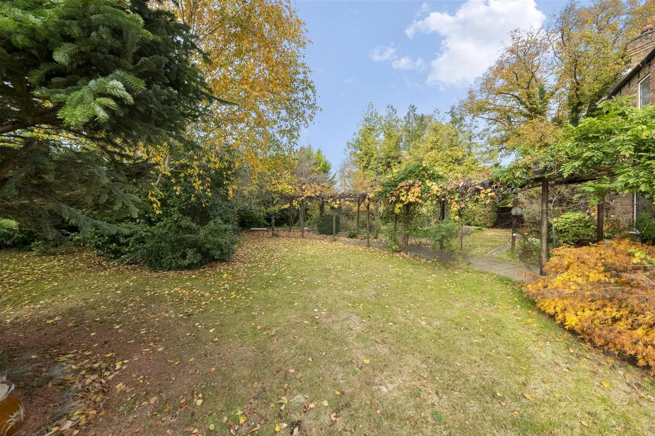Highfield Drive, Ickenham, photo 26