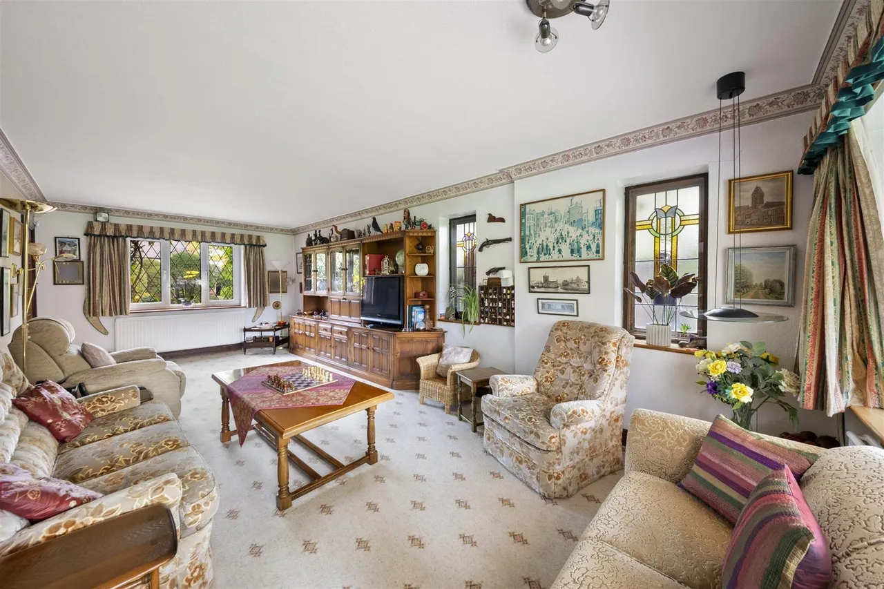 Highfield Drive, Ickenham, photo 11