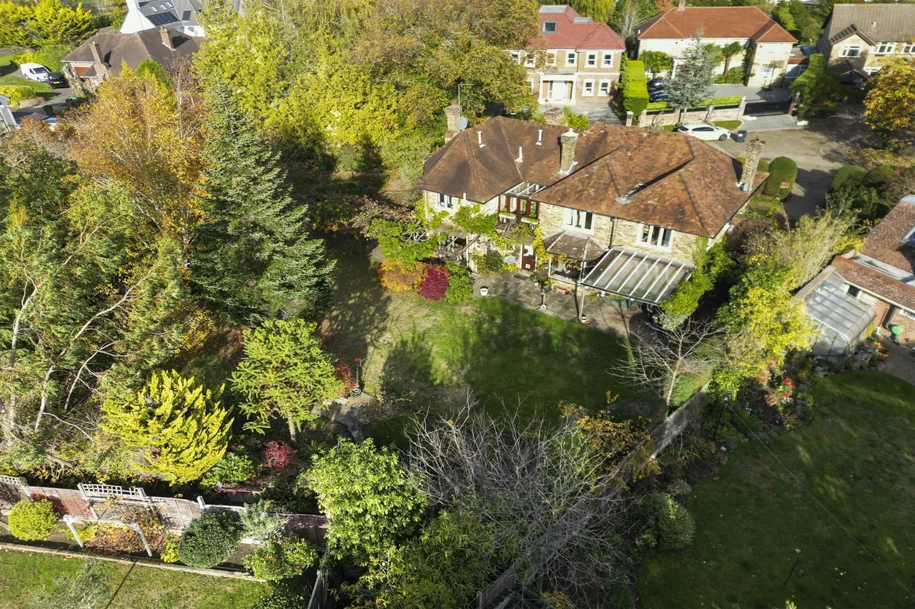 Highfield Drive, Ickenham, photo 42