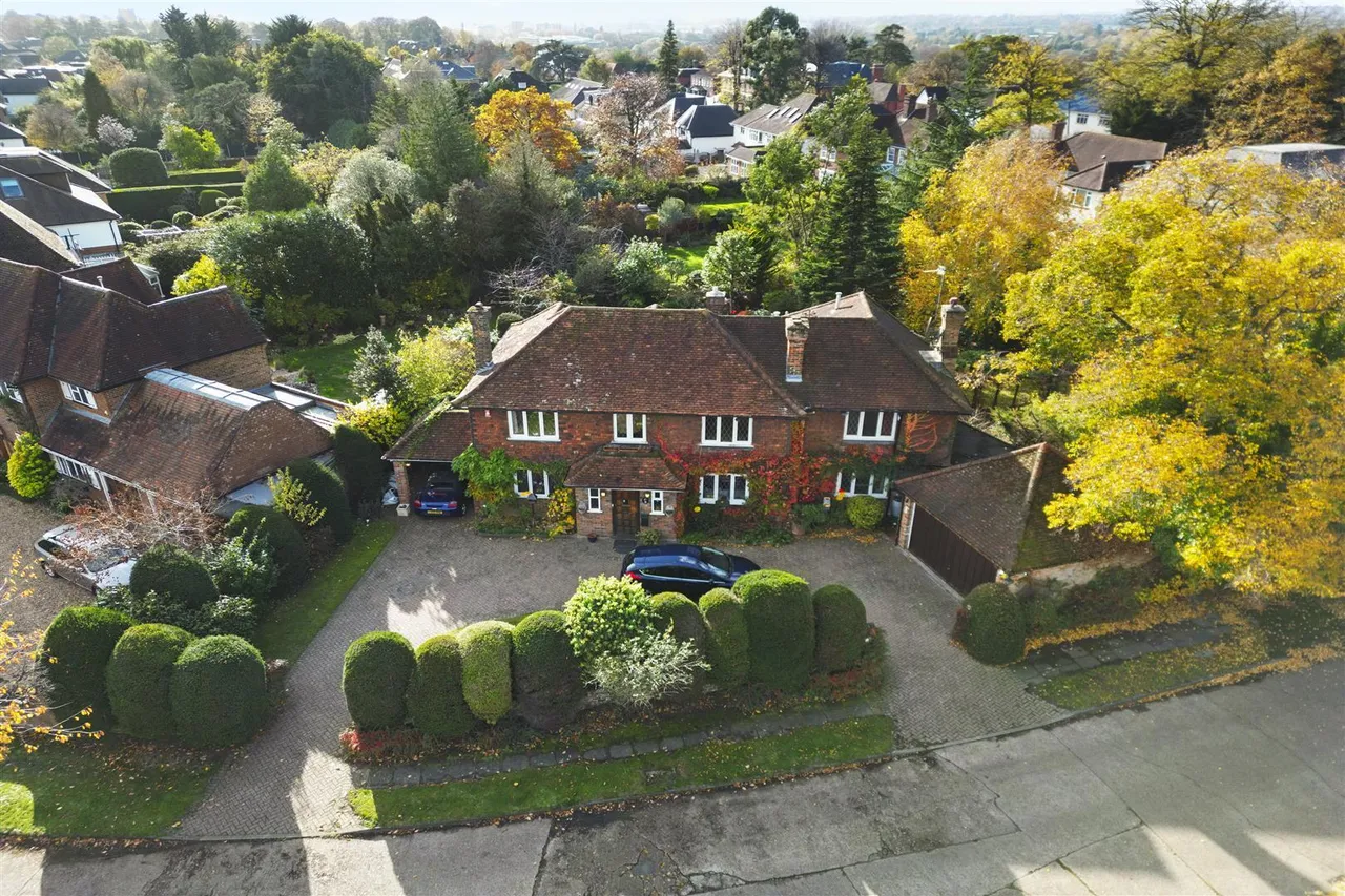 Highfield Drive, Ickenham, photo 8