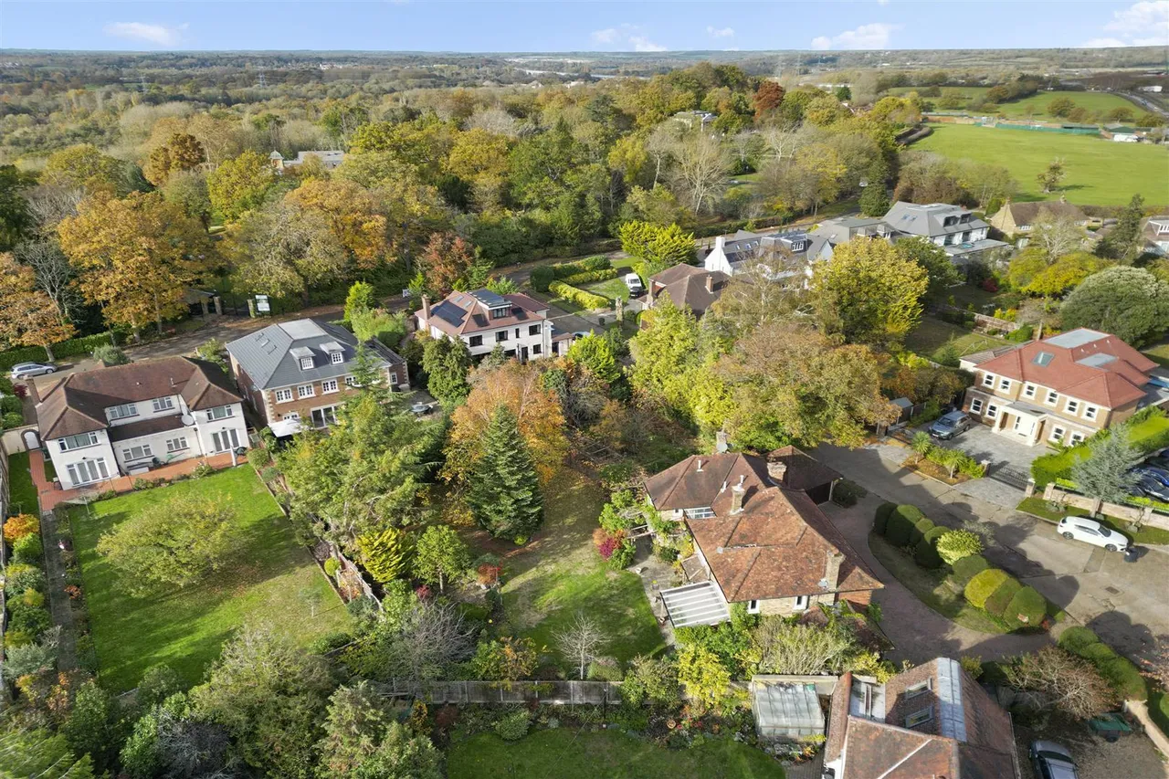 Highfield Drive, Ickenham, photo 32