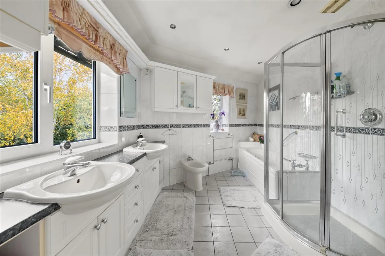 Highfield Drive, Ickenham, photo 18