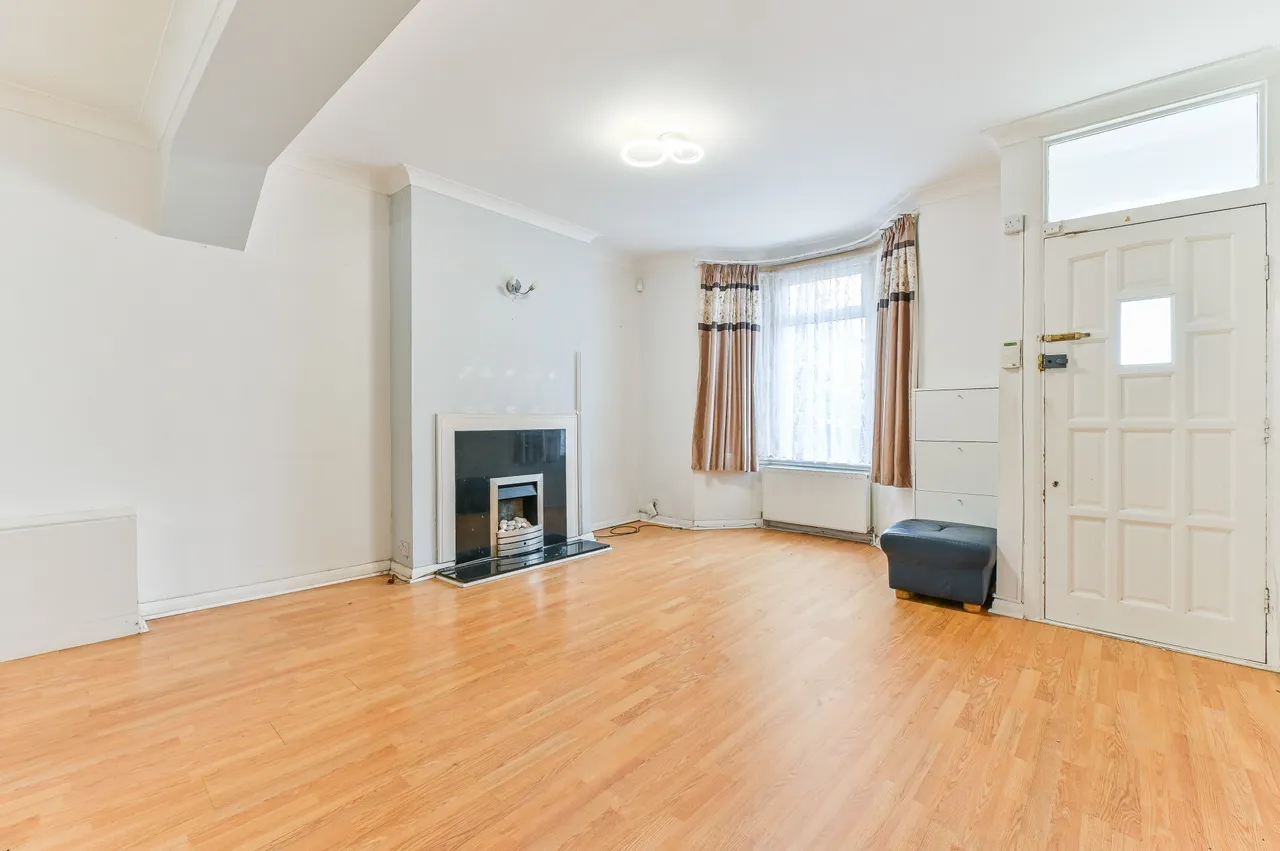 17 Sandringham Road, Thornton Heath, photo 2