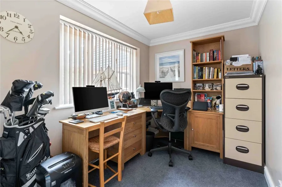 with 5 bedrooms in Sewards End, Nr Saffron Walden, CB10, photo 11