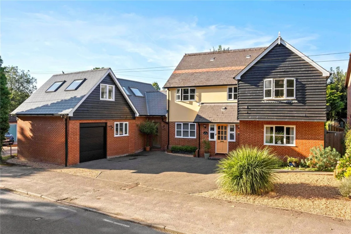 5 bed house for sale, with 5 bedrooms in Sewards End, Nr Saffron Walden, CB10
