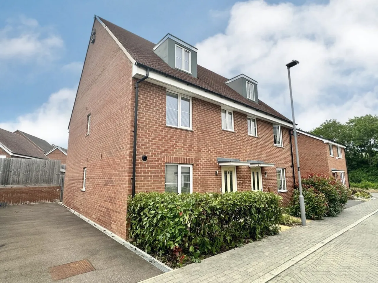 4 bed house to rent — Carew Court, Kingsmead, Milton Keynes