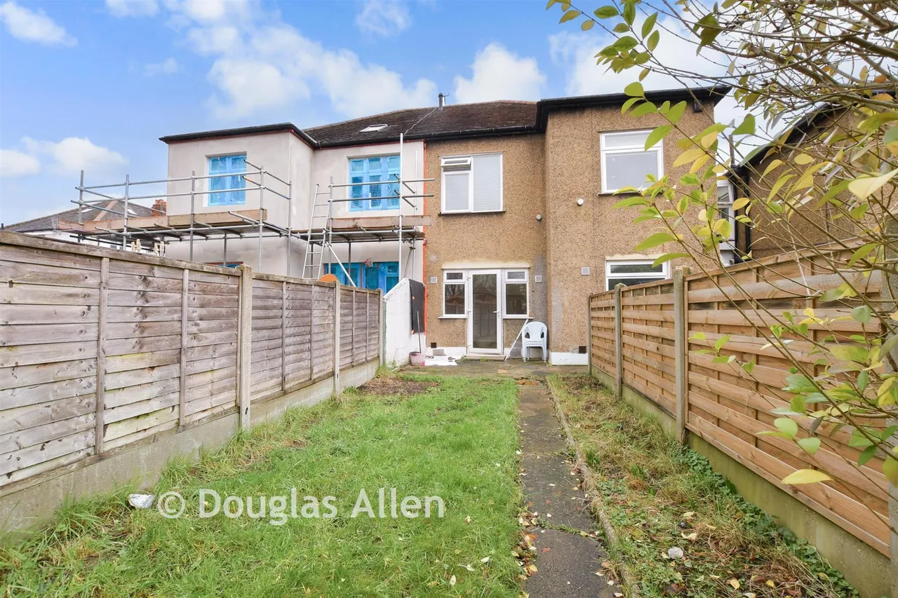 Hall Gardens, Chingford, E4, photo 17