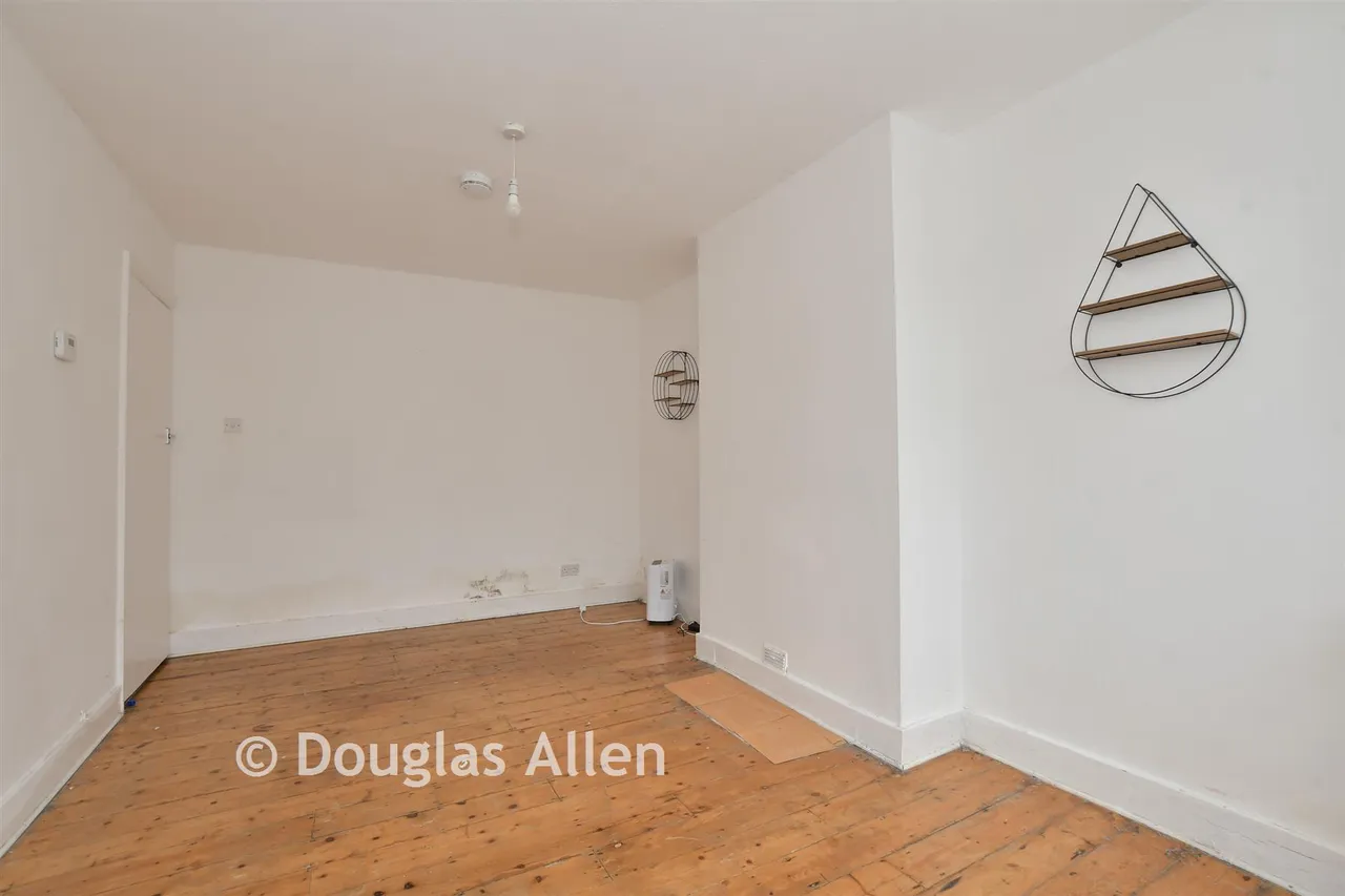 Hall Gardens, Chingford, E4, photo 20