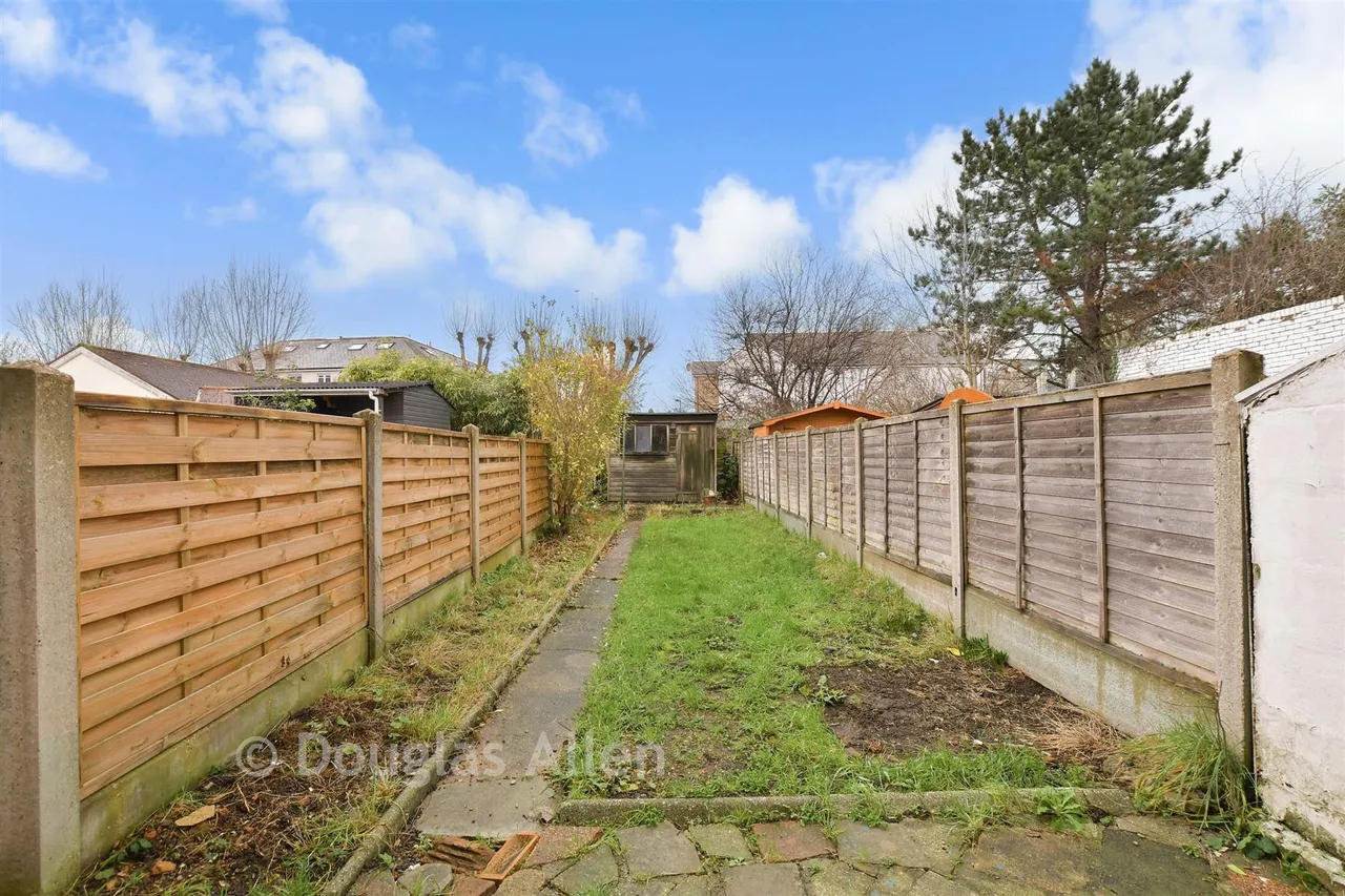 Hall Gardens, Chingford, E4, photo 11