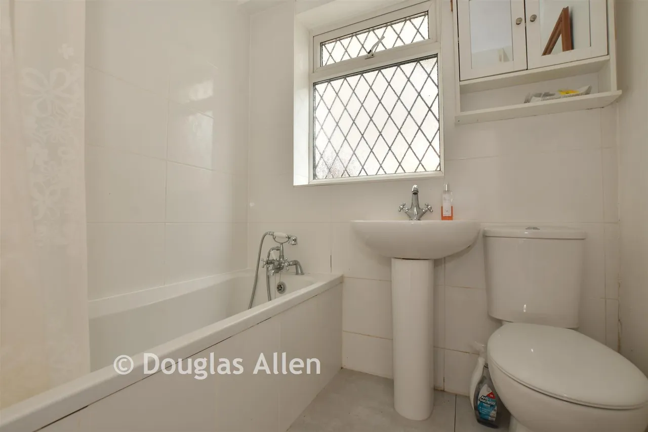 Hall Gardens, Chingford, E4, photo 16