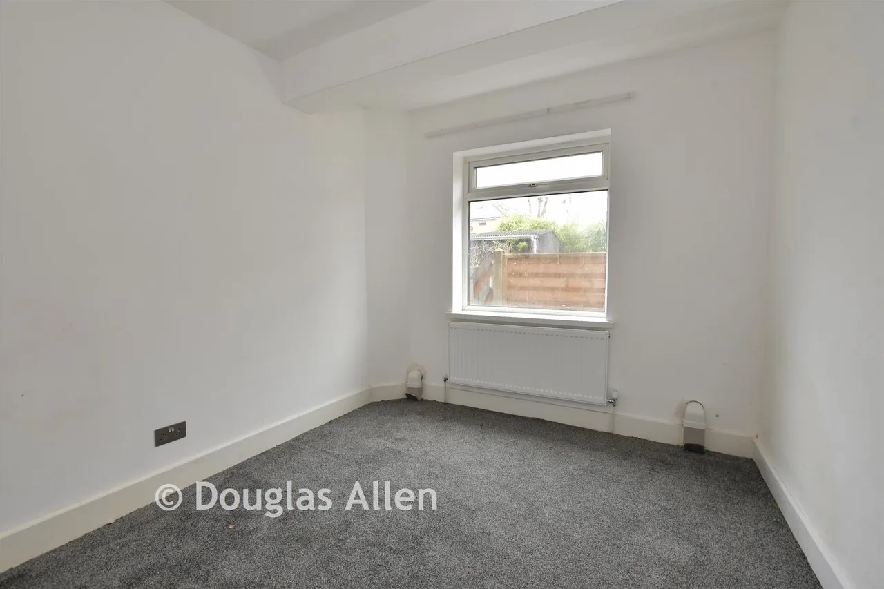 Hall Gardens, Chingford, E4, photo 7