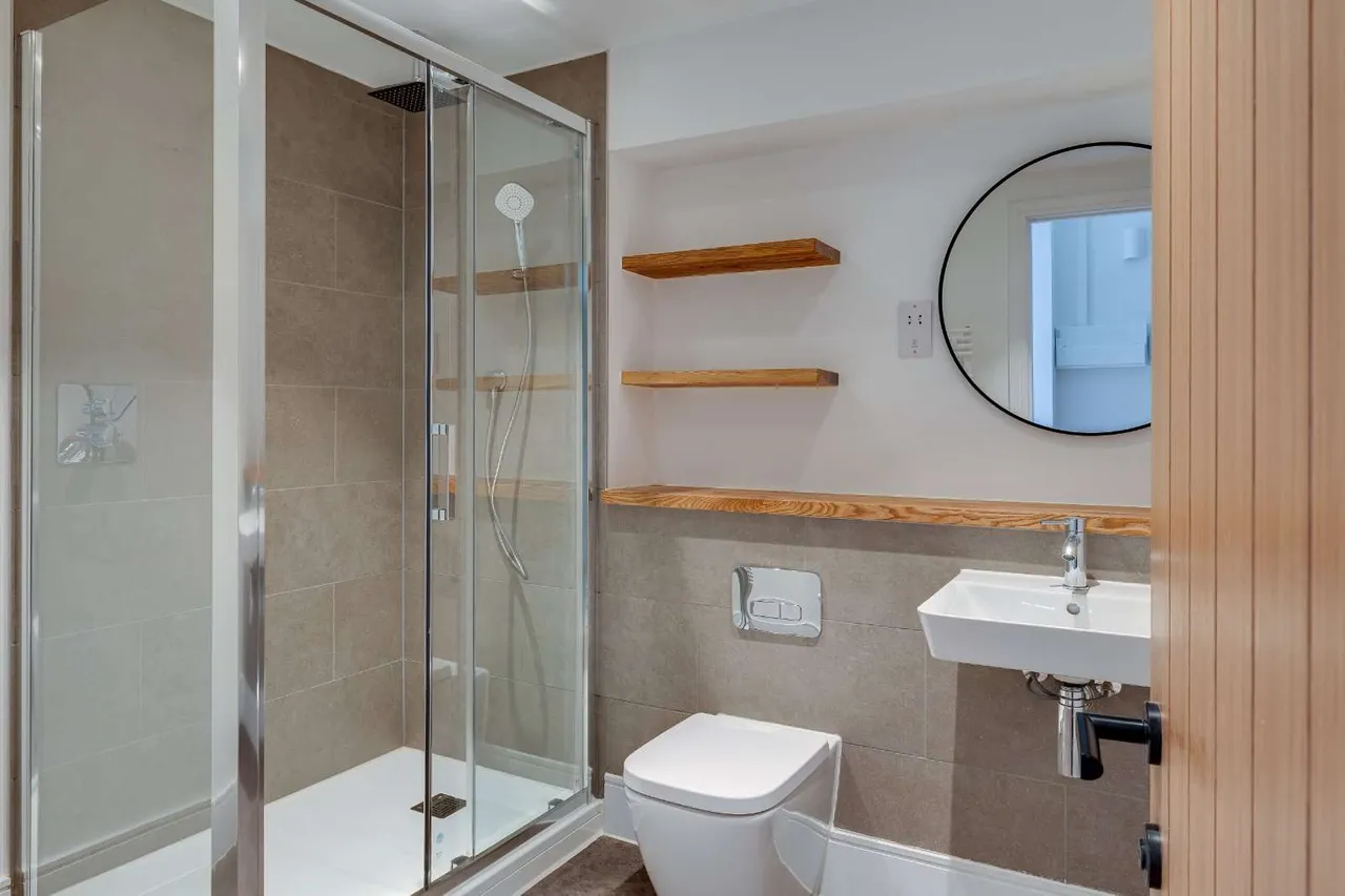 Overleigh Road, Chester, Cheshire, CH4 7HL, photo 5