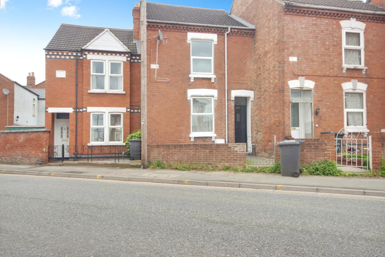 3 bed house for sale — Barton Street, Barton, Gloucester, GL1
