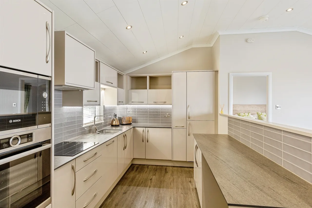 Coast Road, Walton Bay, BS21, photo 9