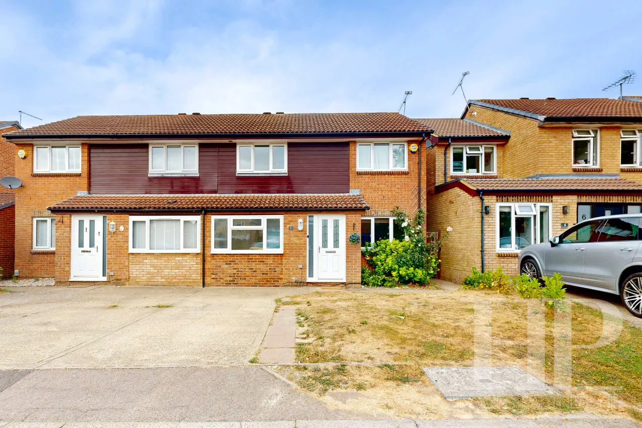 3 bed house for sale, Greyhound Slip, Worth, RH10