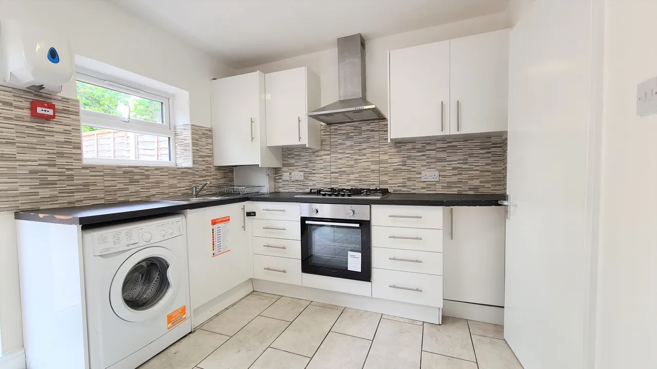 Ivanhoe Road, Hounslow, TW4, photo 2