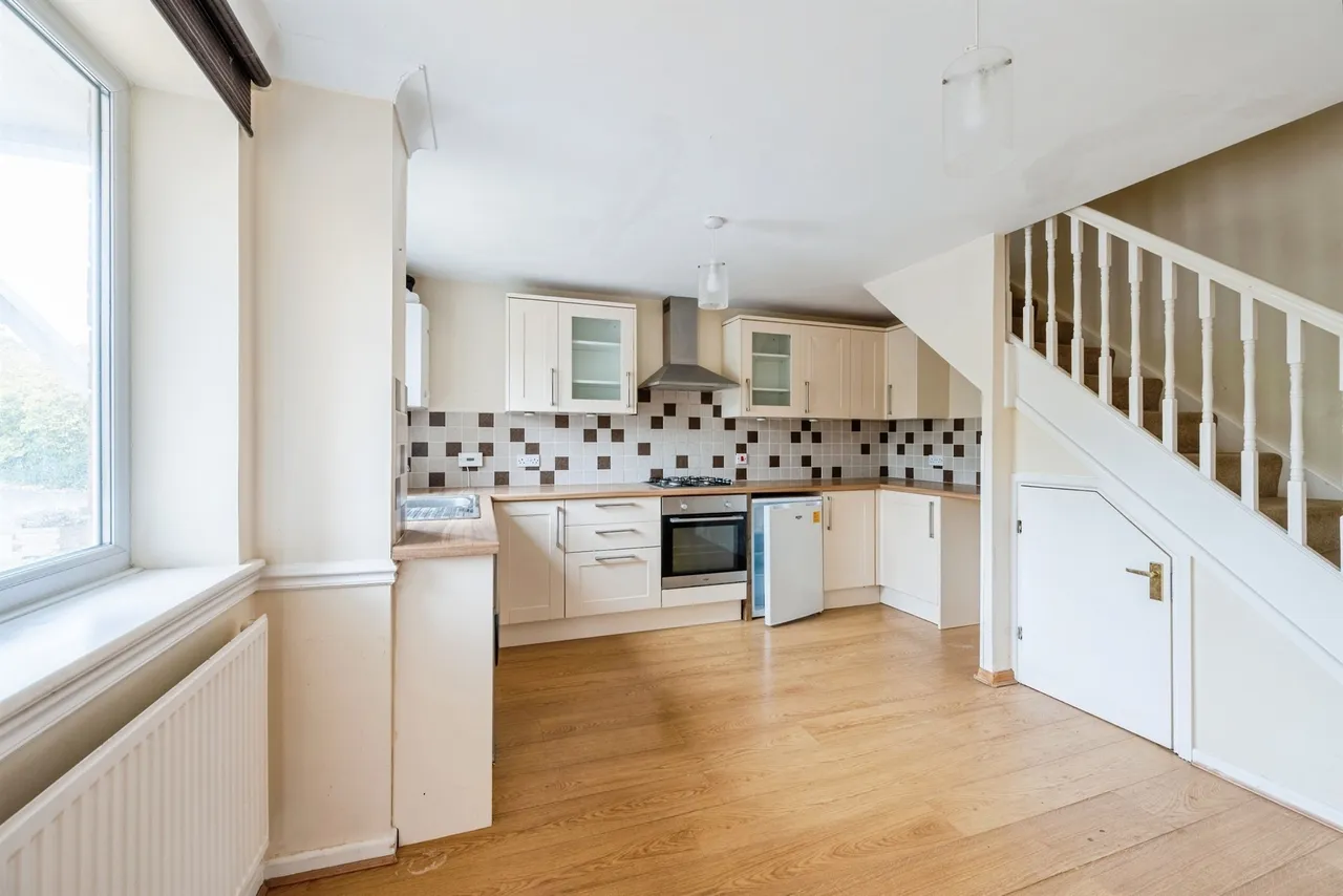 Collen Close, Chippenham, SN14, photo 4