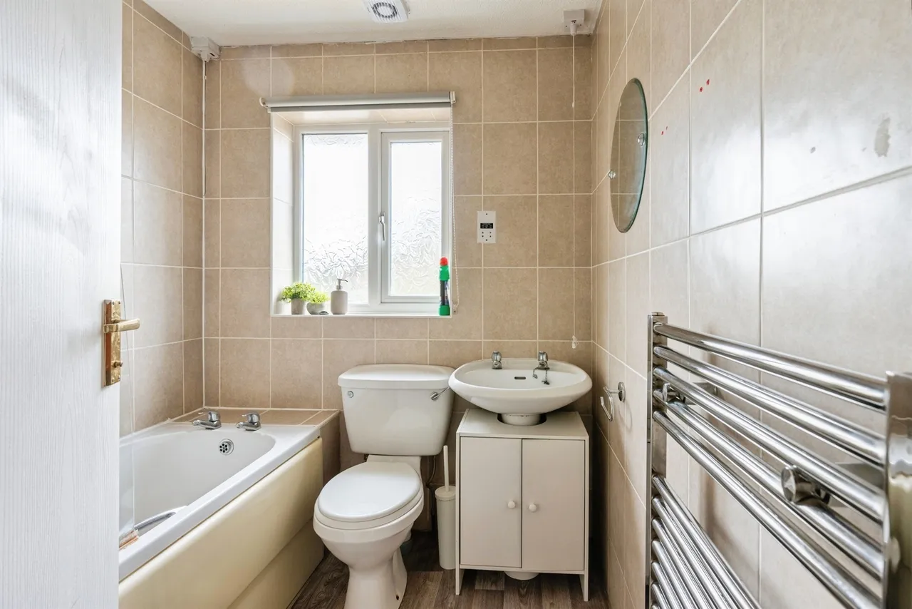 Collen Close, Chippenham, SN14, photo 12