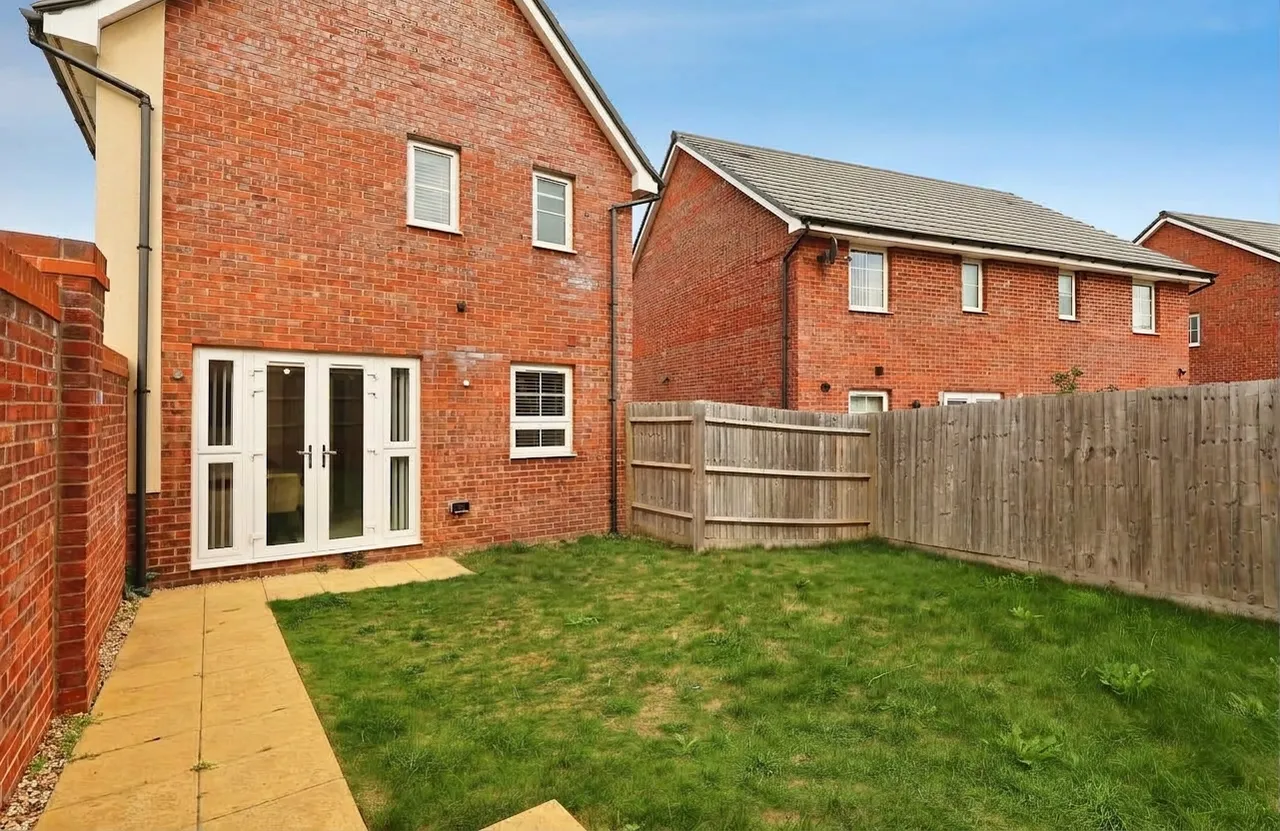 Brassey Way, Henlow, SG16, photo 31