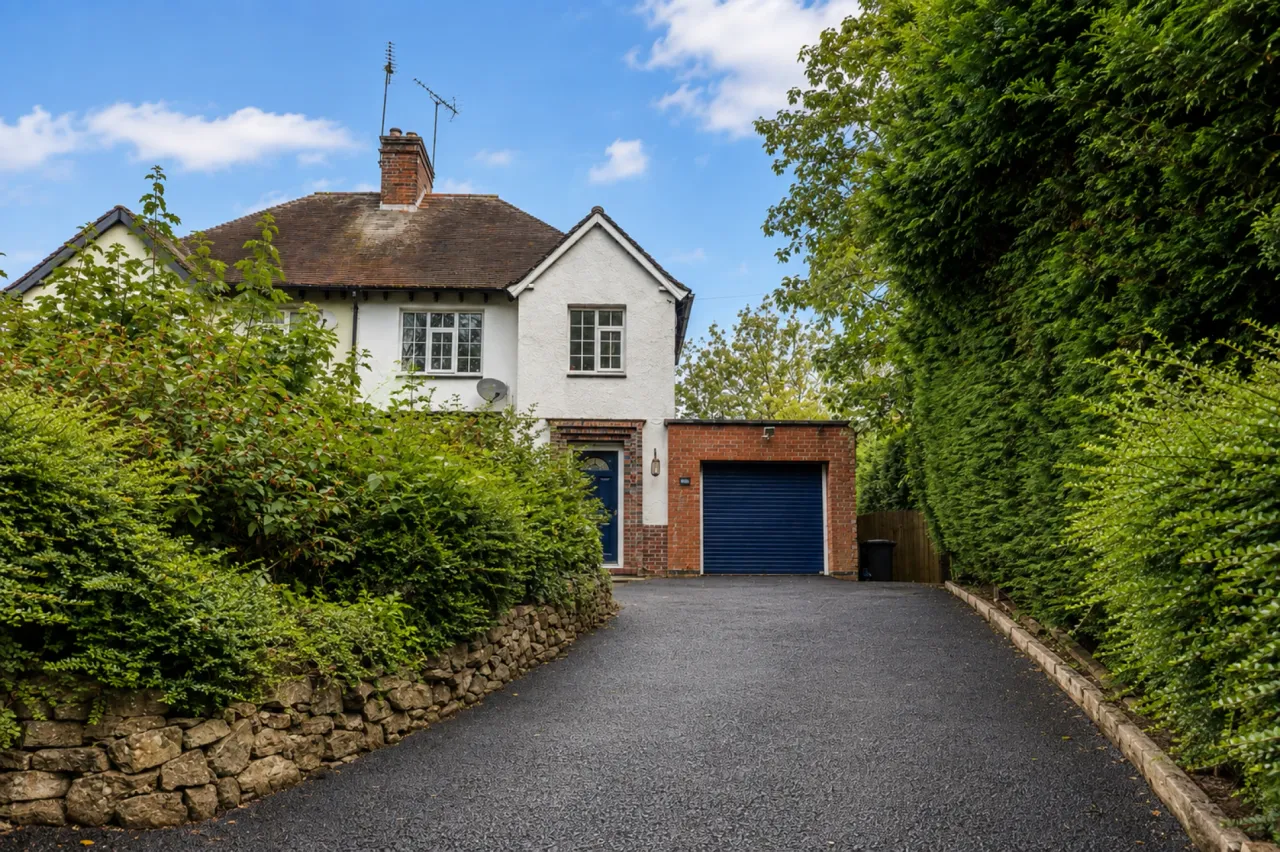 3 bed property for sale, Newcastle Road, Madeley