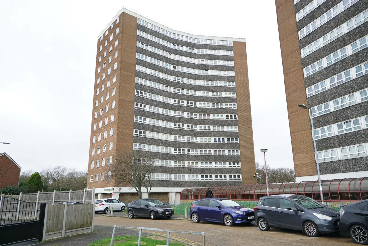 3 bed flat to rent — Gooderham House, Grays, Essex, RM16 4TW