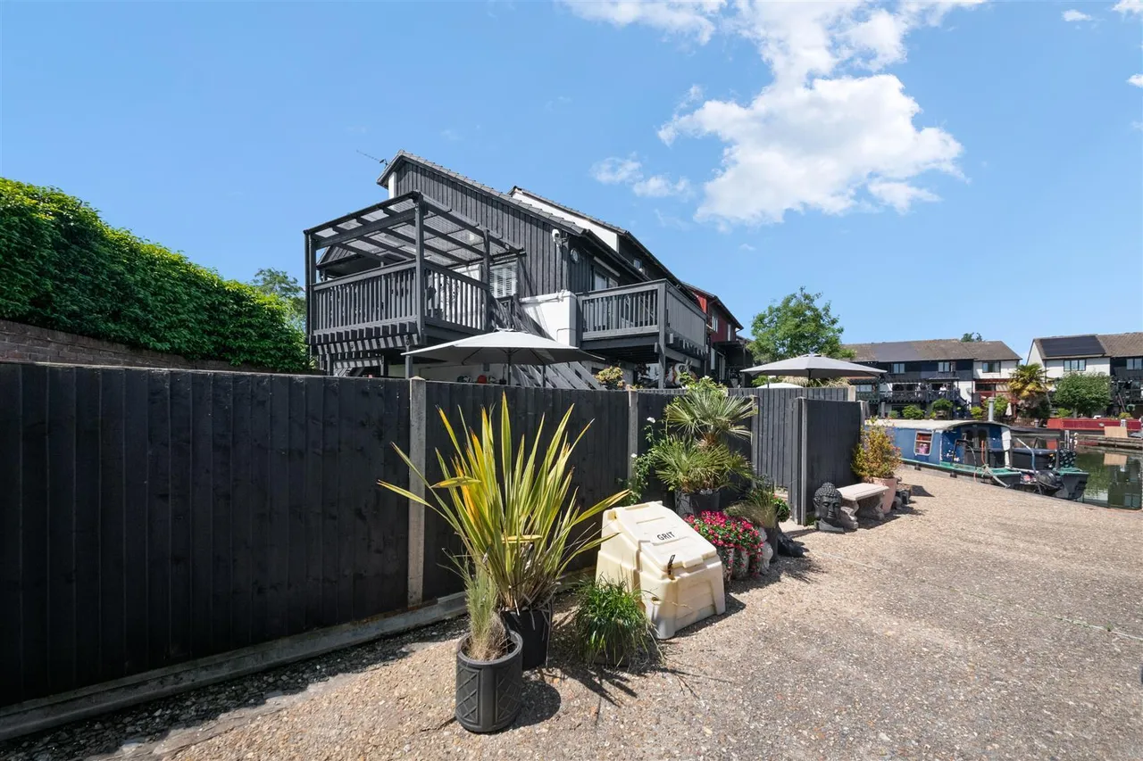 Marina Approach, Hayes, photo 11