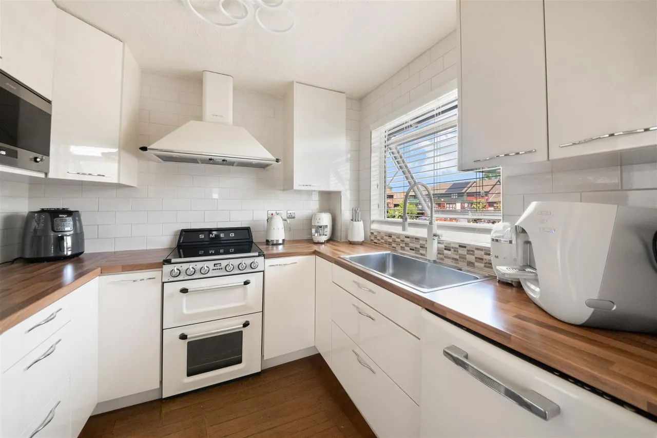 Marina Approach, Hayes, photo 16