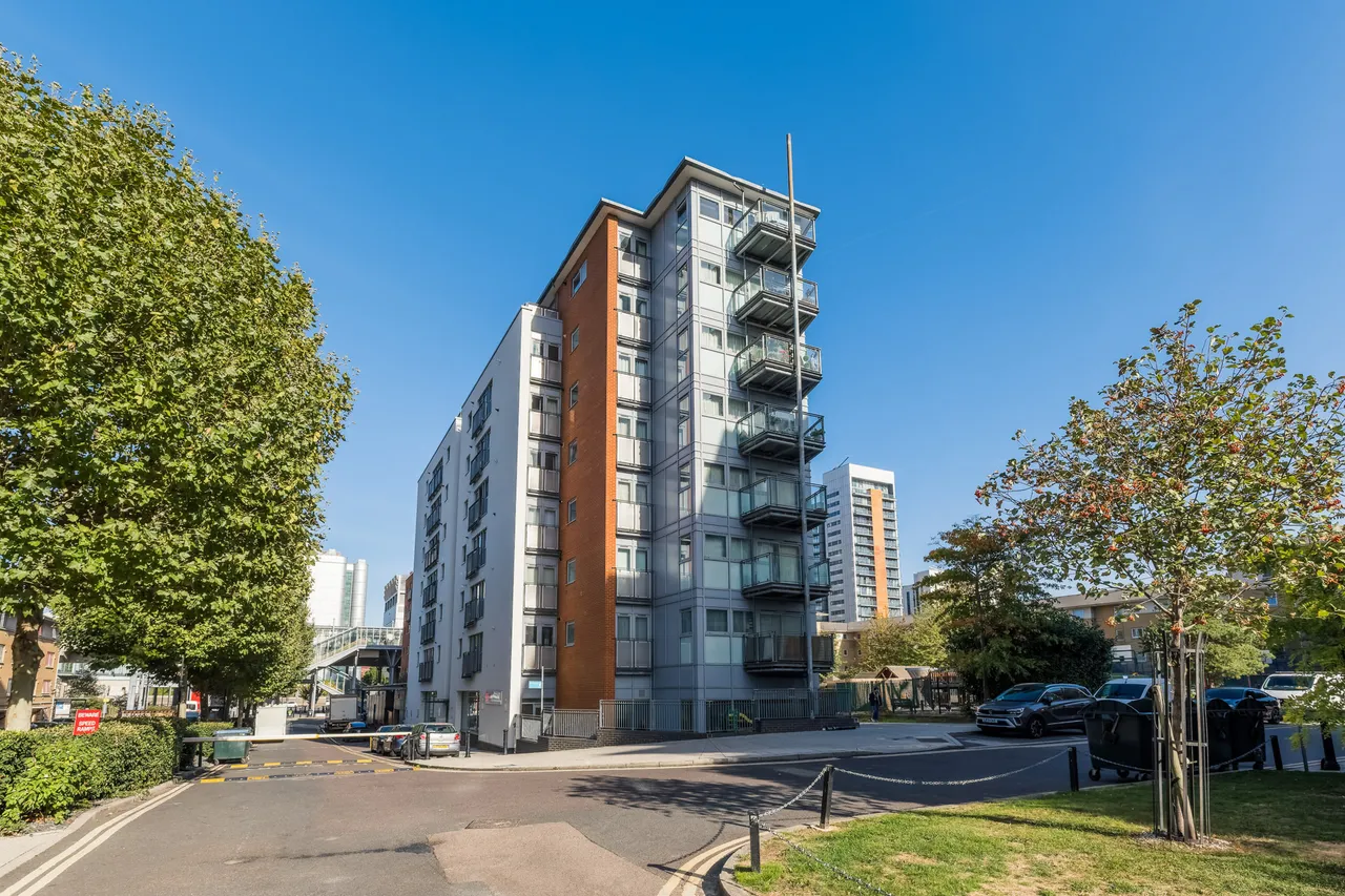 1 bed flat for sale, Newport Avenue, London, E14