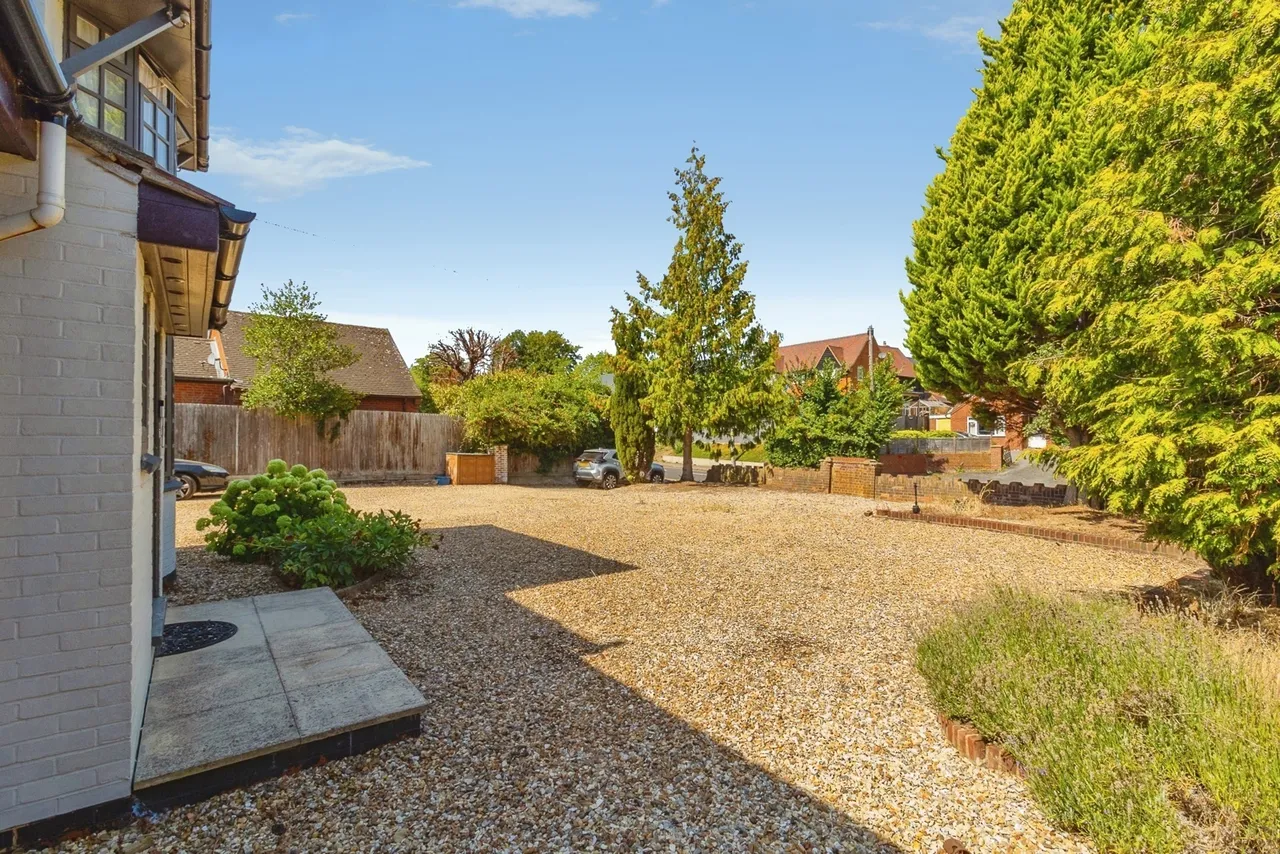 Buckingham Road, Bletchley, Milton Keynes, Buckinghamshire, MK3, photo 19