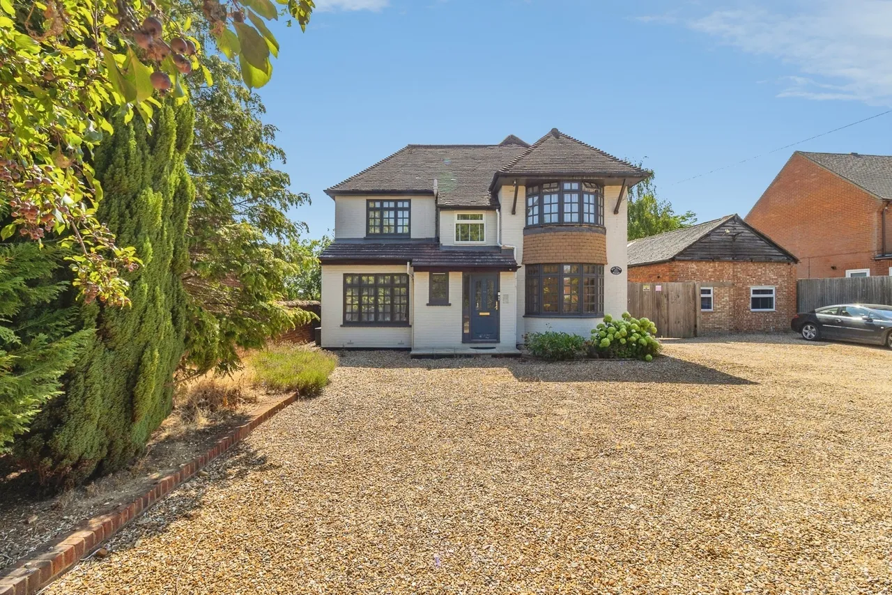 4 bed house for sale — Buckingham Road, Bletchley, Milton Keynes, Buckinghamshire, MK3