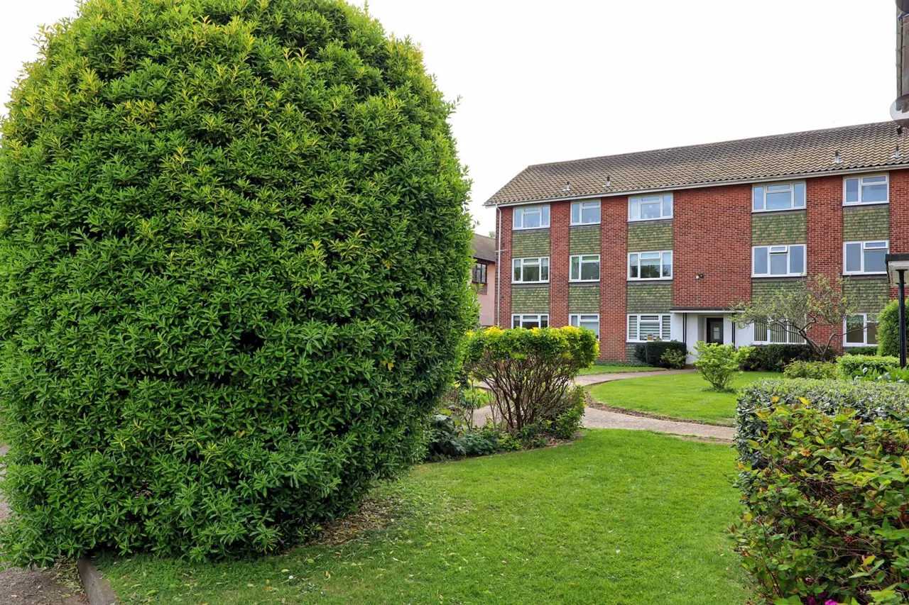 2 bed flat for sale — Colbert Avenue, Thorpe Bay, SS1 3BW