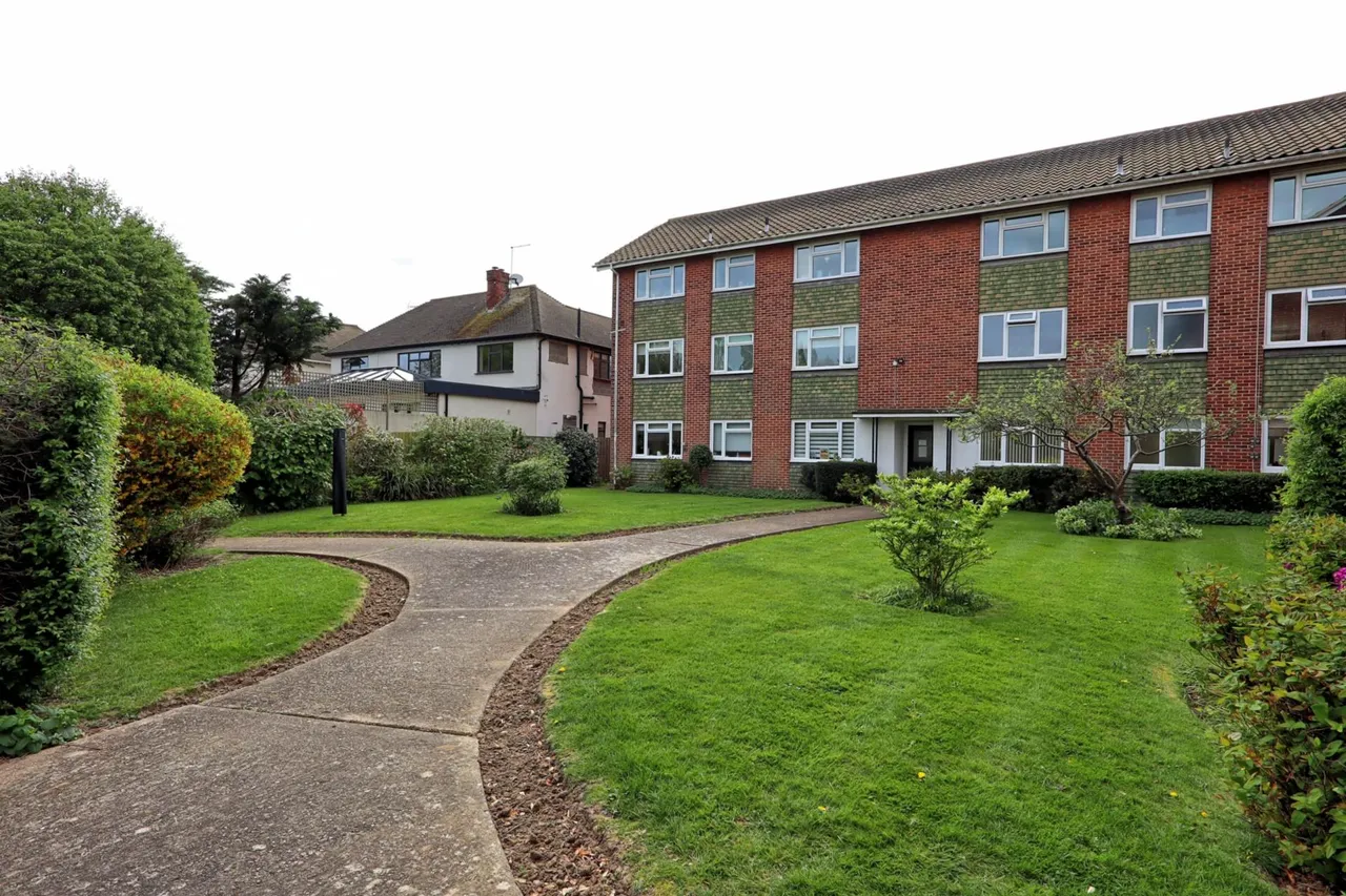 Colbert Avenue, Thorpe Bay, SS1 3BW, photo 11