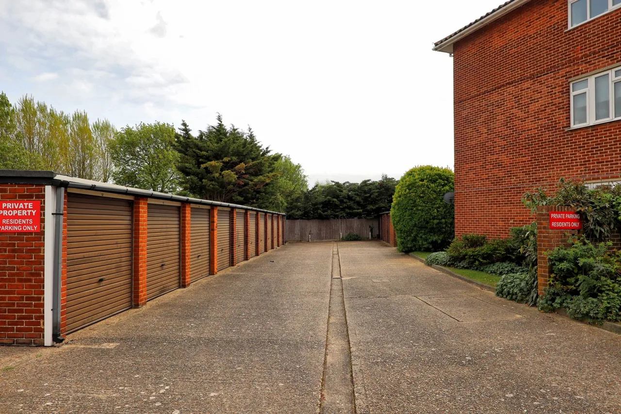 Colbert Avenue, Thorpe Bay, SS1 3BW, photo 15