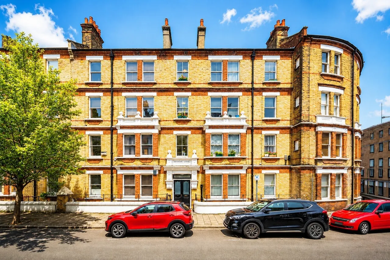 3 bed flat for sale, Rushcroft Road, London, SW2