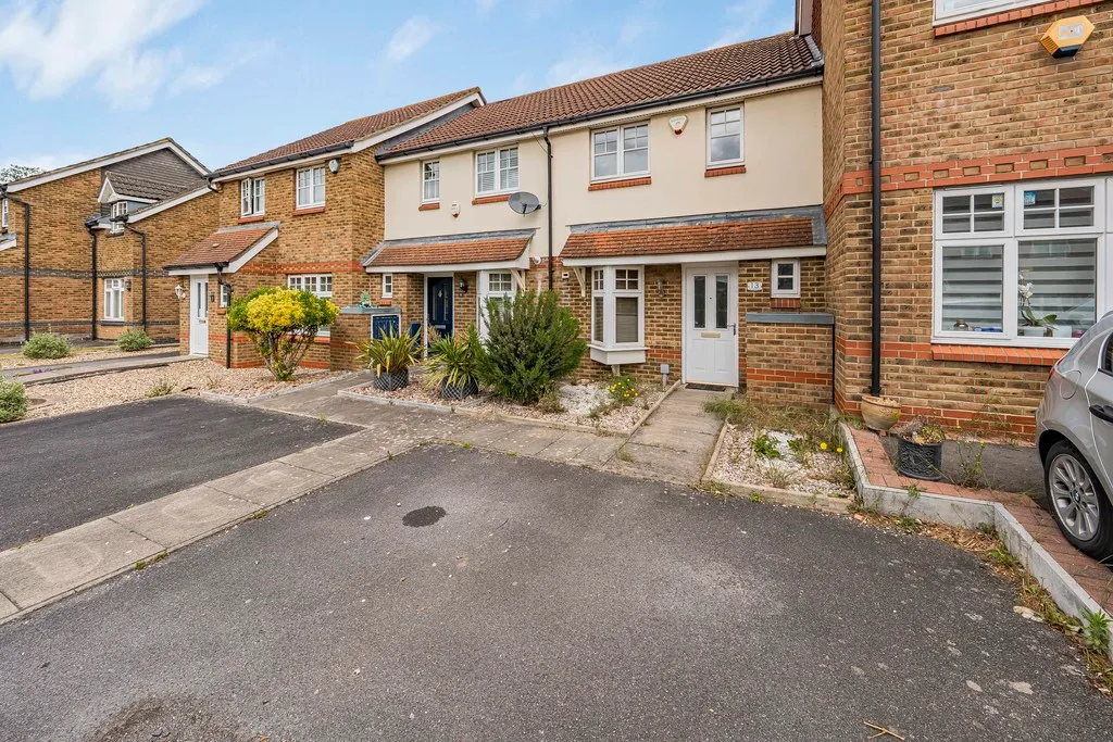 2 bed house for sale — Old School Road, Uxbridge