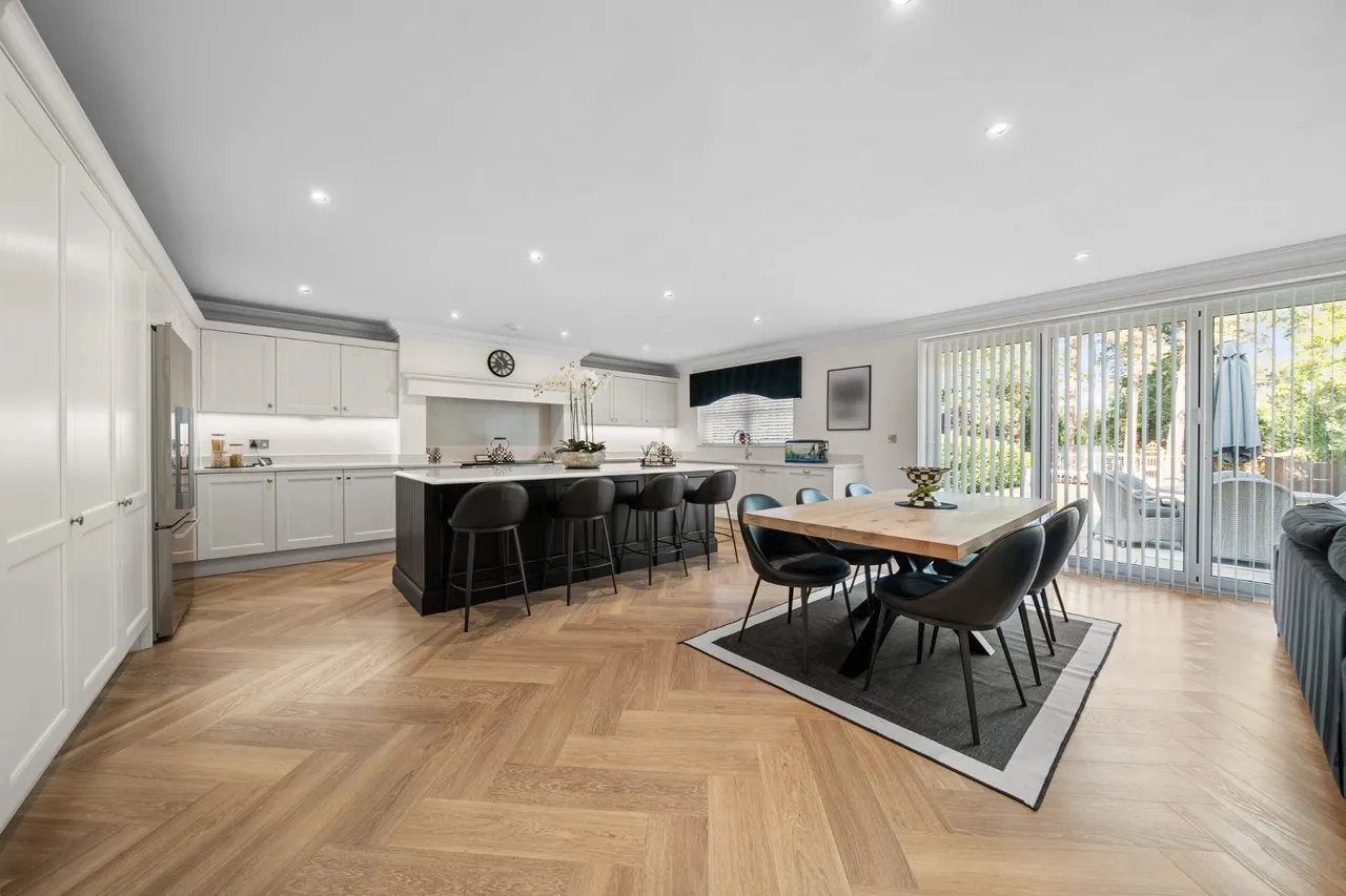 Old Woking Road, Pyrford, GU22, photo 7